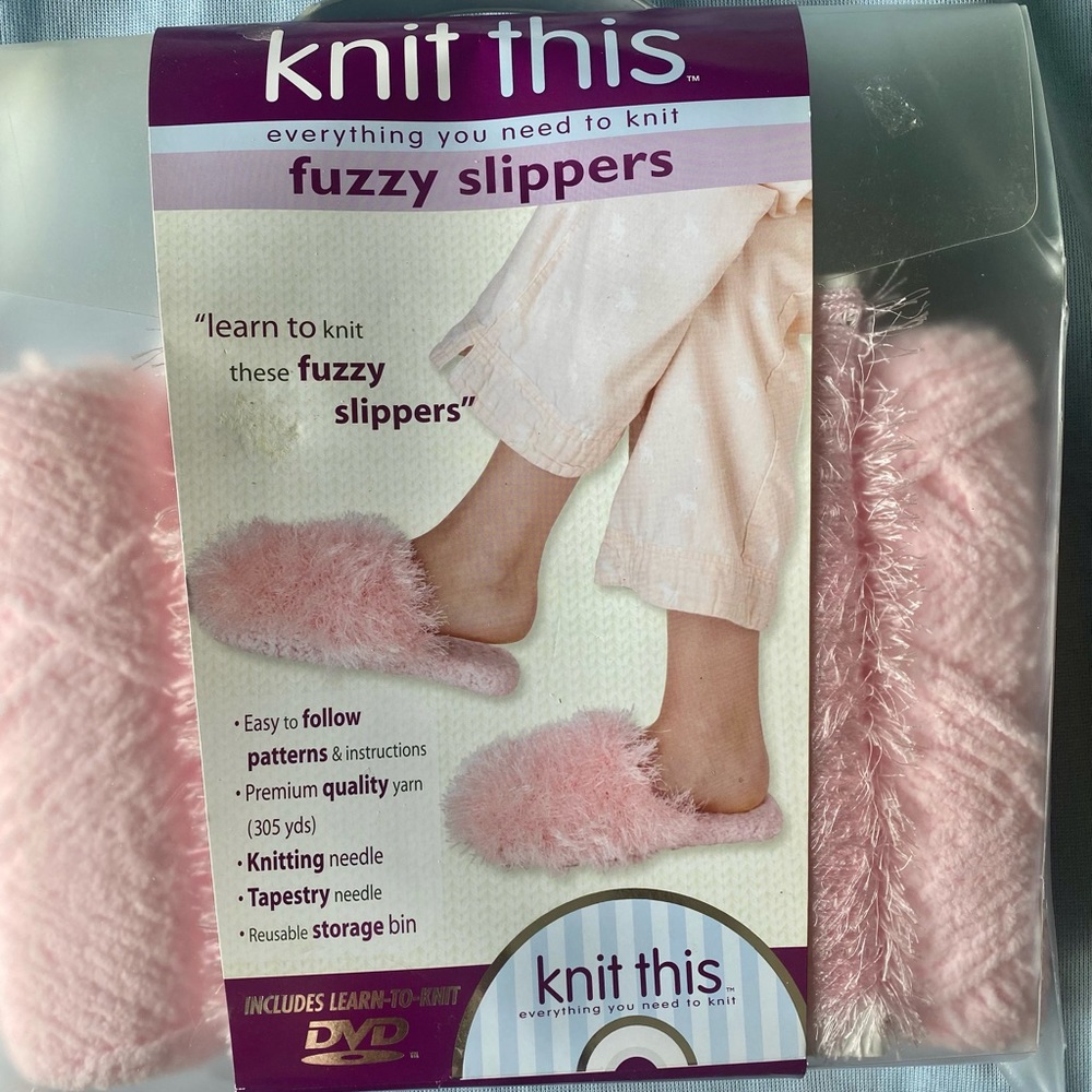 COPY - Knit this-everything you need to knit fuzzy slippers. Includes DVD learn…